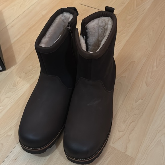 UGG Hendren Chocolate Leather and Suede Waterproof boots (NEW). Men size 14. - Picture 2 of 5